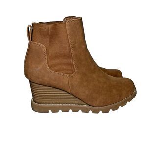 Women's Universal Thread Size 9 Linda Water Repellant Wedge Boots Light Brown